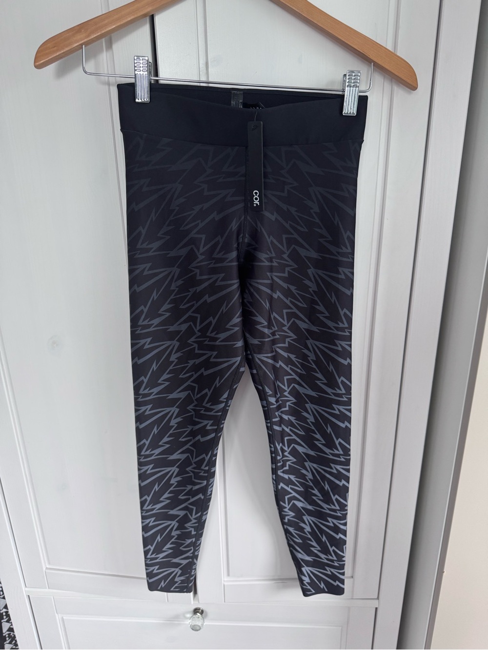 New ULTRACOR Cropped Black Lightning Print Leggings size S